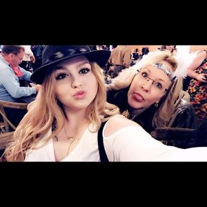 Meet your Posher, Victoria